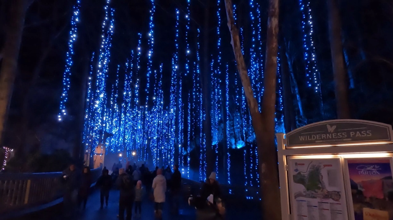 Dollywood - Dollywood's Smoky Mountain Christmas Lights and Drone Holiday Light Show in Pigeon Forge